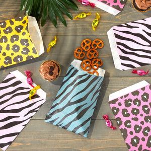 Animal Print Paper Goodie Bags for Safari Birthday Party Favors, 4 Assorted Designs (5 x 7.5 In, 100 Pack)